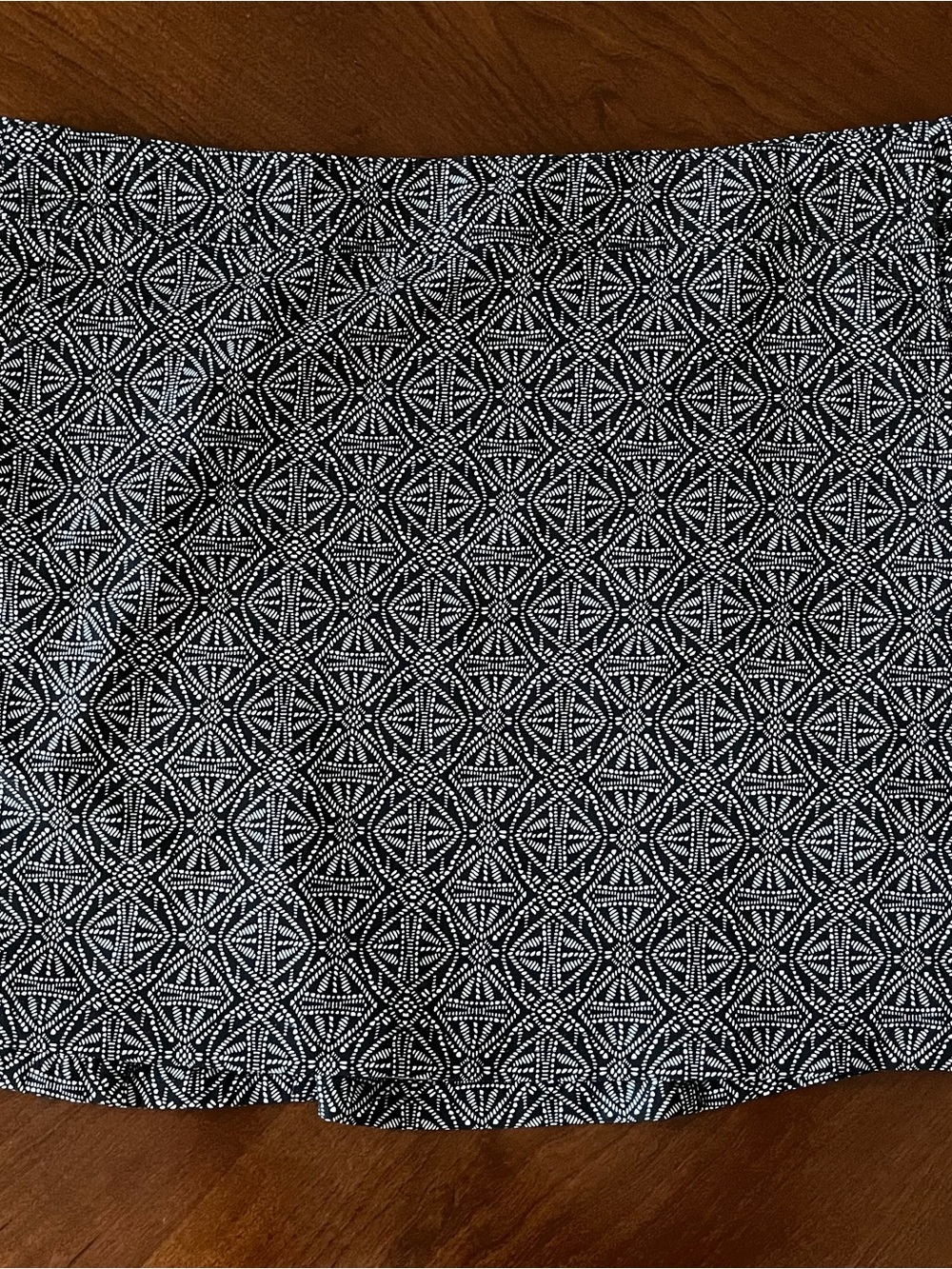 Rip skirt black and white large